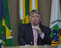 Remídio Kuntz homenageia educadores, locutor de rodeio e propõe praça no Jardim Safira