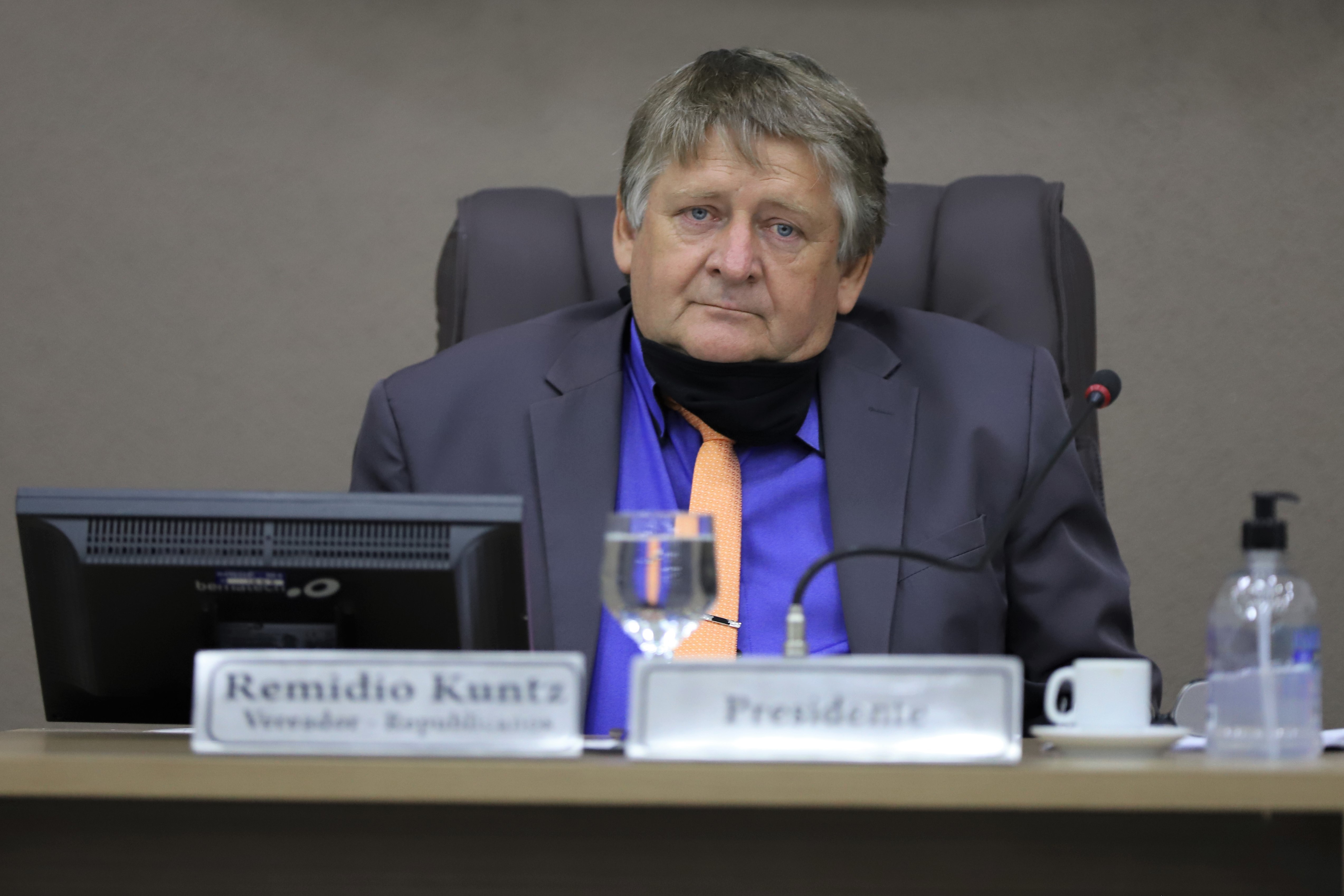 Remídio Kuntz homenageia pioneiro com nome de avenida