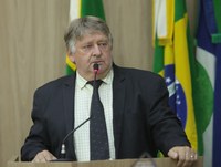 Remídio Kuntz pede redutores de velocidade e iluminação para áreas de risco