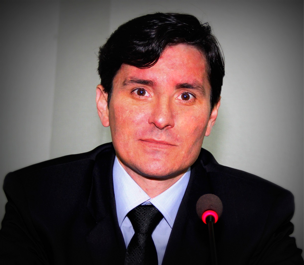 Roger pede manutenção de ruas e sinalização na avenida dos Tarumãs