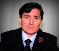 Roger pede manutenção de ruas e sinalização na avenida dos Tarumãs
