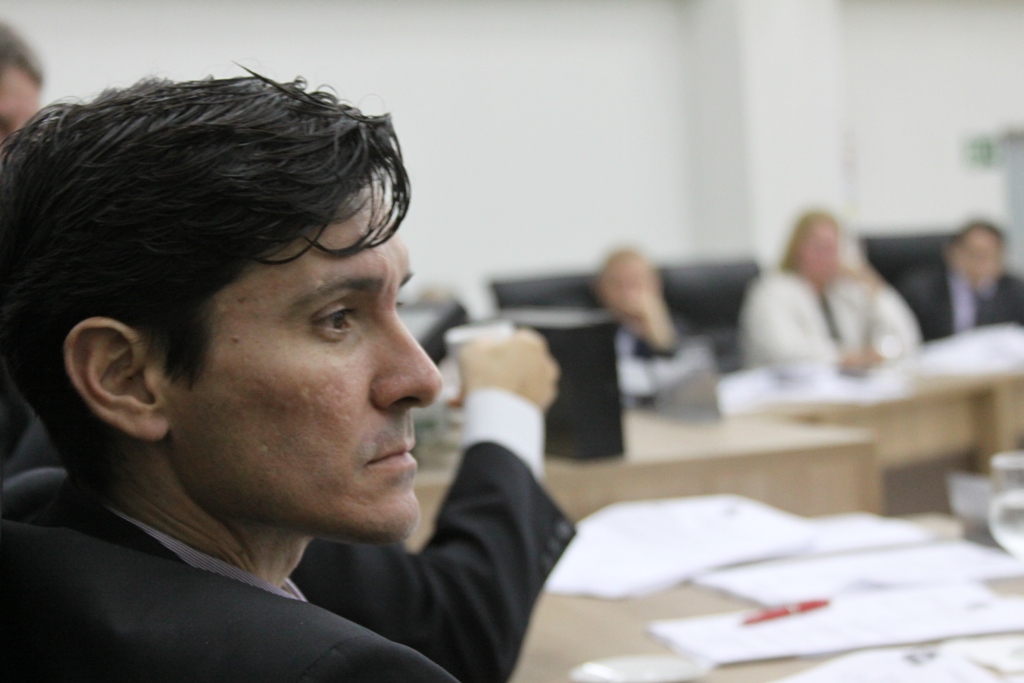 Roger quer linha interligada para UPA