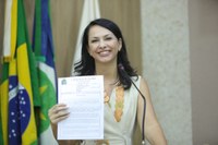 Sandra Donato solicita pavimentação em vias próximas à Escola Nossa Senhora da Glória
