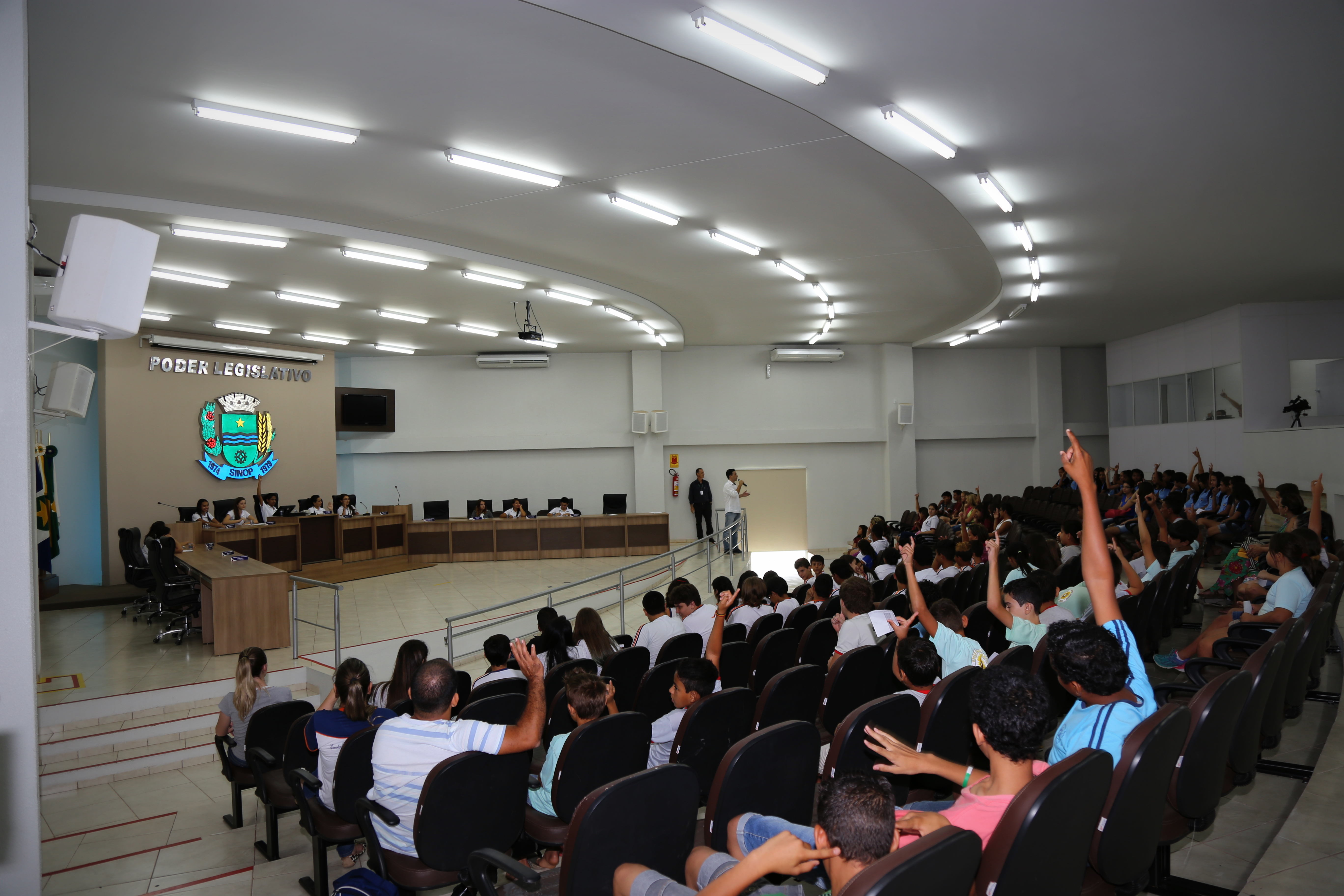 Sessão mirim debate o papel do legislador com participação de vereador