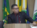Toninho Bernardes homenageia advogado e sugere melhorias em infraestrutura
