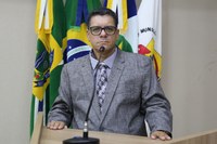 Toninho cobra construção de faixa elevada em frente à UPA