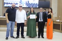 Toninho homenageia cabeleireira por serviços sociais prestados em Sinop