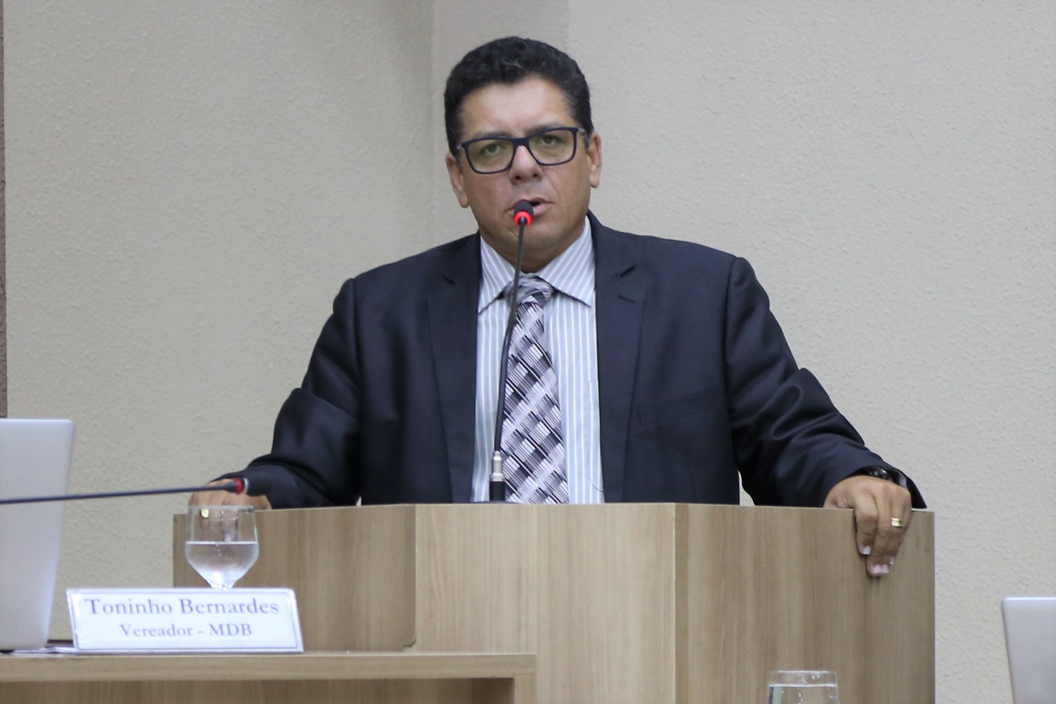 Toninho requer poda de árvores e patrolamento de estrada vicinal