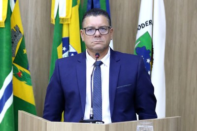 Toninho solicita construção de praça e quadra no Daury Riva 