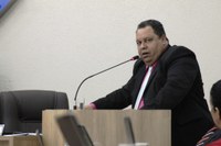 Tony pede construção de faixa de trânsito em frente à escola