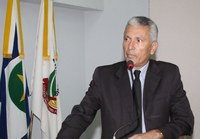  Vereador Carlão Coca-Cola faz indicação pedindo limpeza de valetão e tapa buracos   