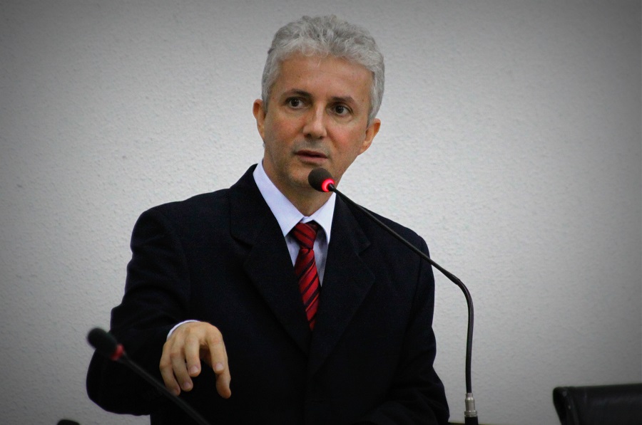 Vereador Francisco Specian solicita limpeza de valas de drenagem em avenidas