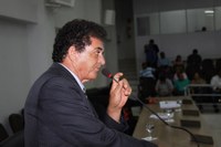 Vereador Jonas solicita construção de academia e cobertura em ponto de ônibus