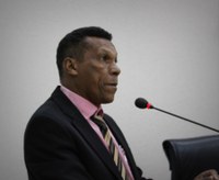 Vereador Negão solicita implantação de rotatória e patrolamento em bairro