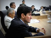 Vereador Roger pede computador para PSF e manutenção de iluminação pública