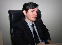 Vereador Roger pede limpeza em postes de energia e sinalização na avenida Integração