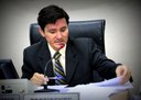 Vereador Roger quer construção de meio fio em rotatória de avenida Vereador Roger quer construção de meio fio em rotatória de avenida