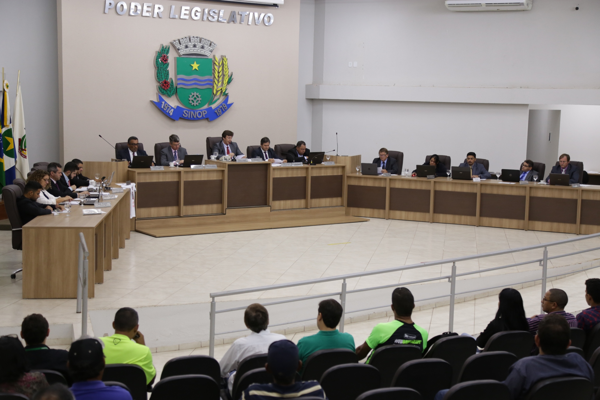 Vereadores aprovam nove projetos na quinta sessão do ano