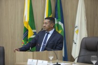 Zezinho Construtor propõe 'creche para idosos' e homenageia PM Ambiental